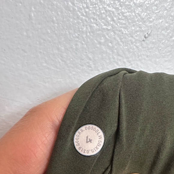 Lululemon Noir Pant - Tie Front Pant - Dark Olive - Size 4 - Picture 5 of 5